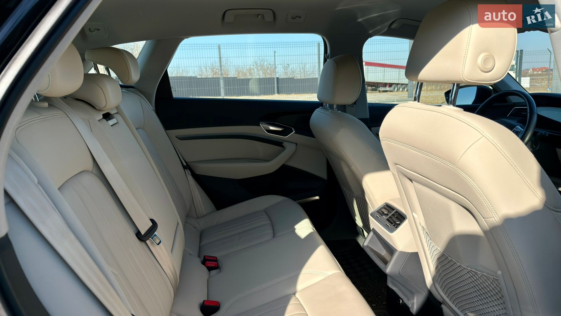 Audi e-tron 2021 VIN WAUZZZGE5NB000510 фото оголошення 11 з 15