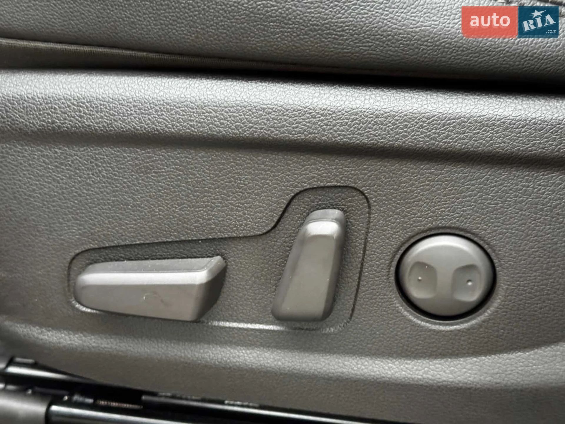 Hyundai Santa FE 2019 VIN KMHS381BBLU221787 фото оголошення 30 з 54