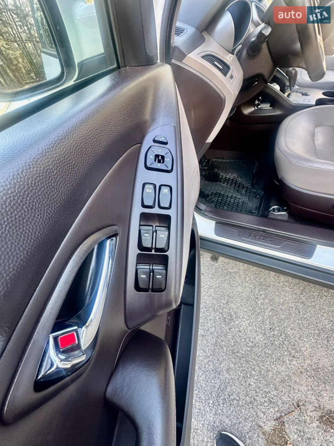 Hyundai ix35 2012 VIN TMAJU81VDCJ276588 фото оголошення 32 з 49