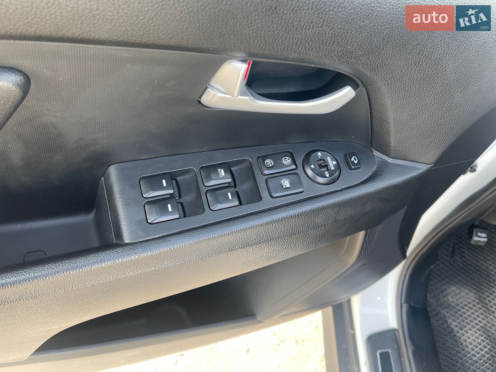 Kia Sportage 2014 VIN KNDPCCA66E7638259 фото оголошення 5 з 24