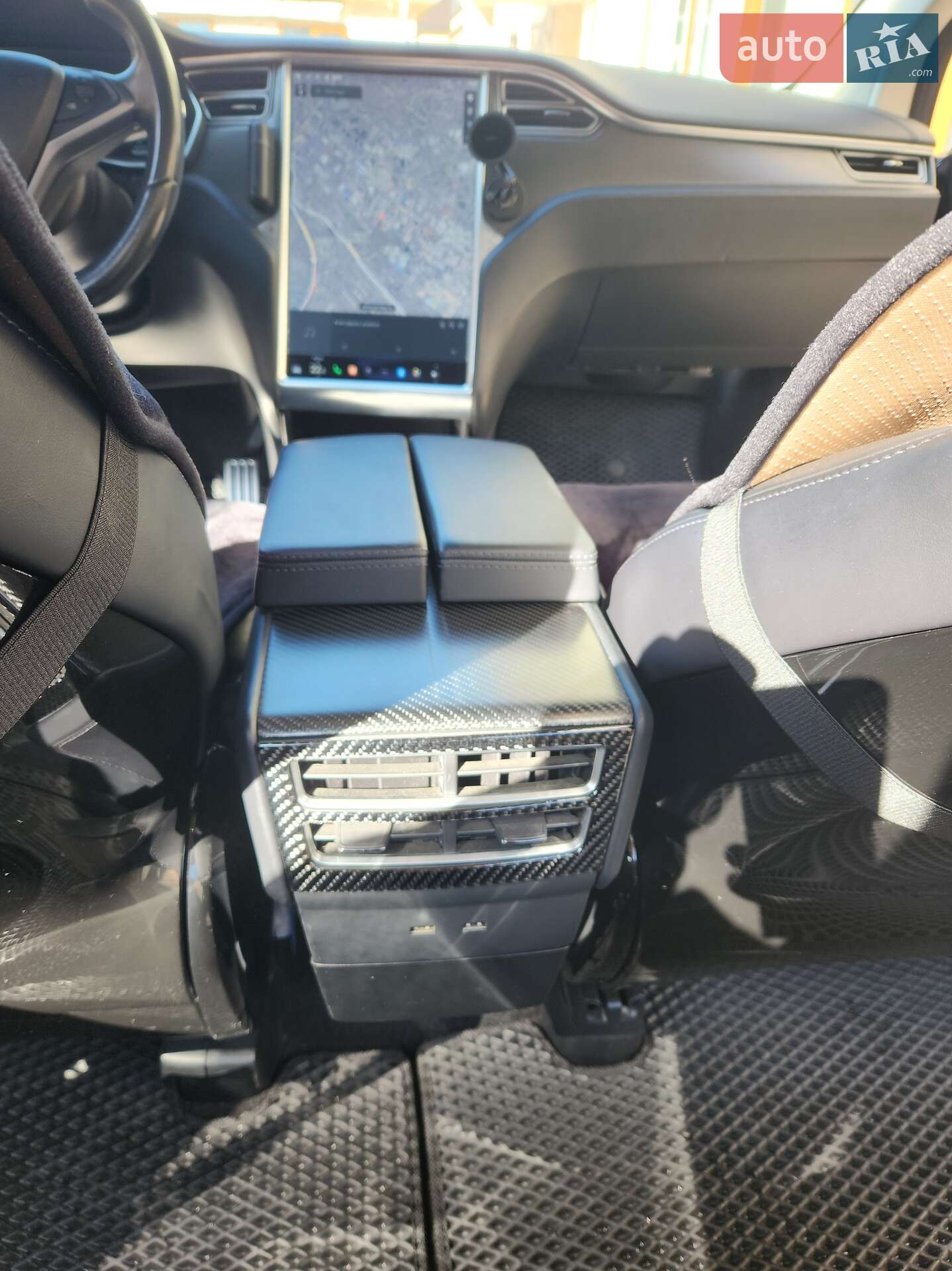 Tesla Model X 2016 VIN 5YJXCBE21GF011984 фото оголошення 35 з 43