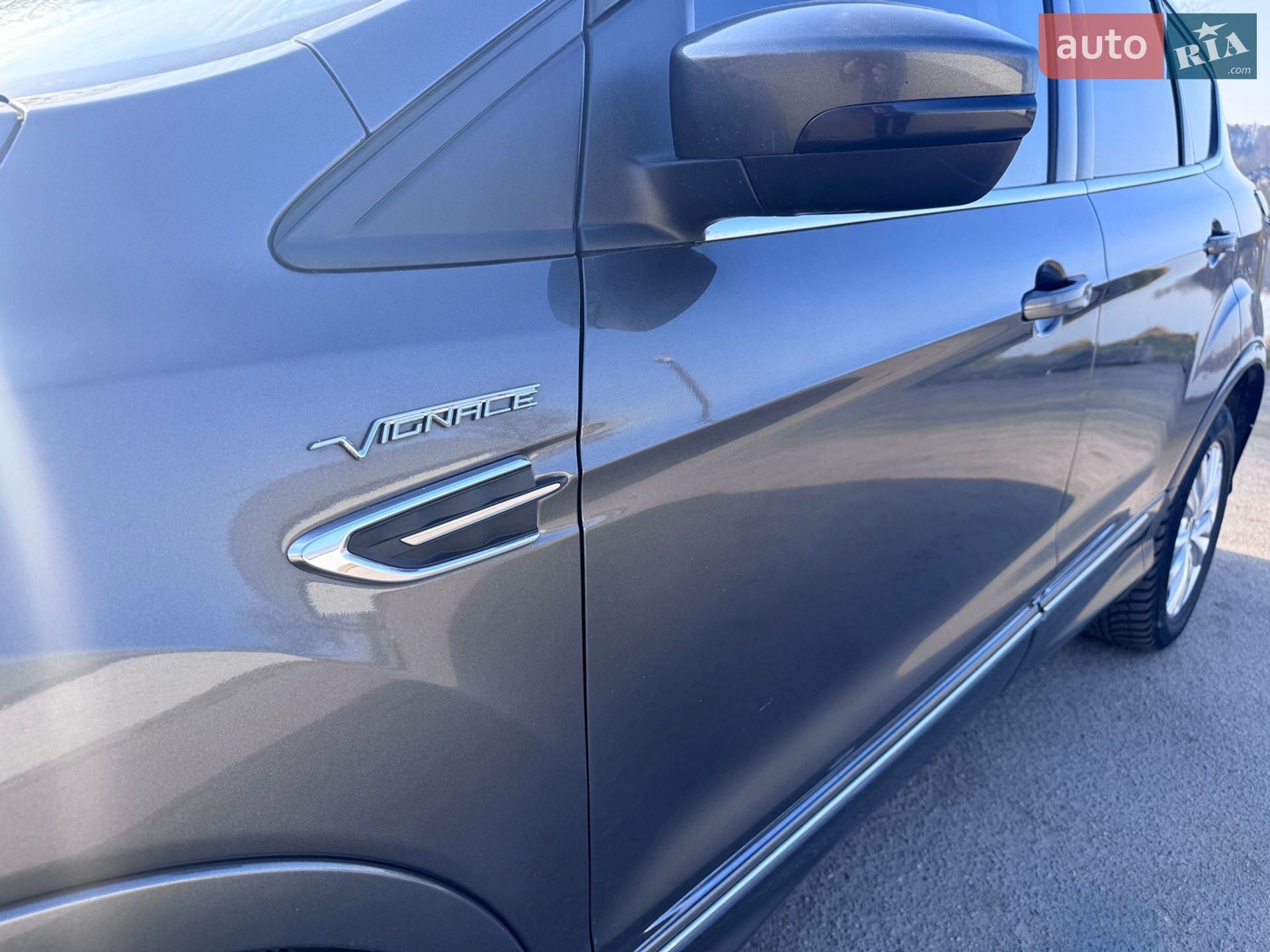 Ford Kuga 2018 VIN WF0AXXWPMAJT65925 фото оголошення 4 з 19