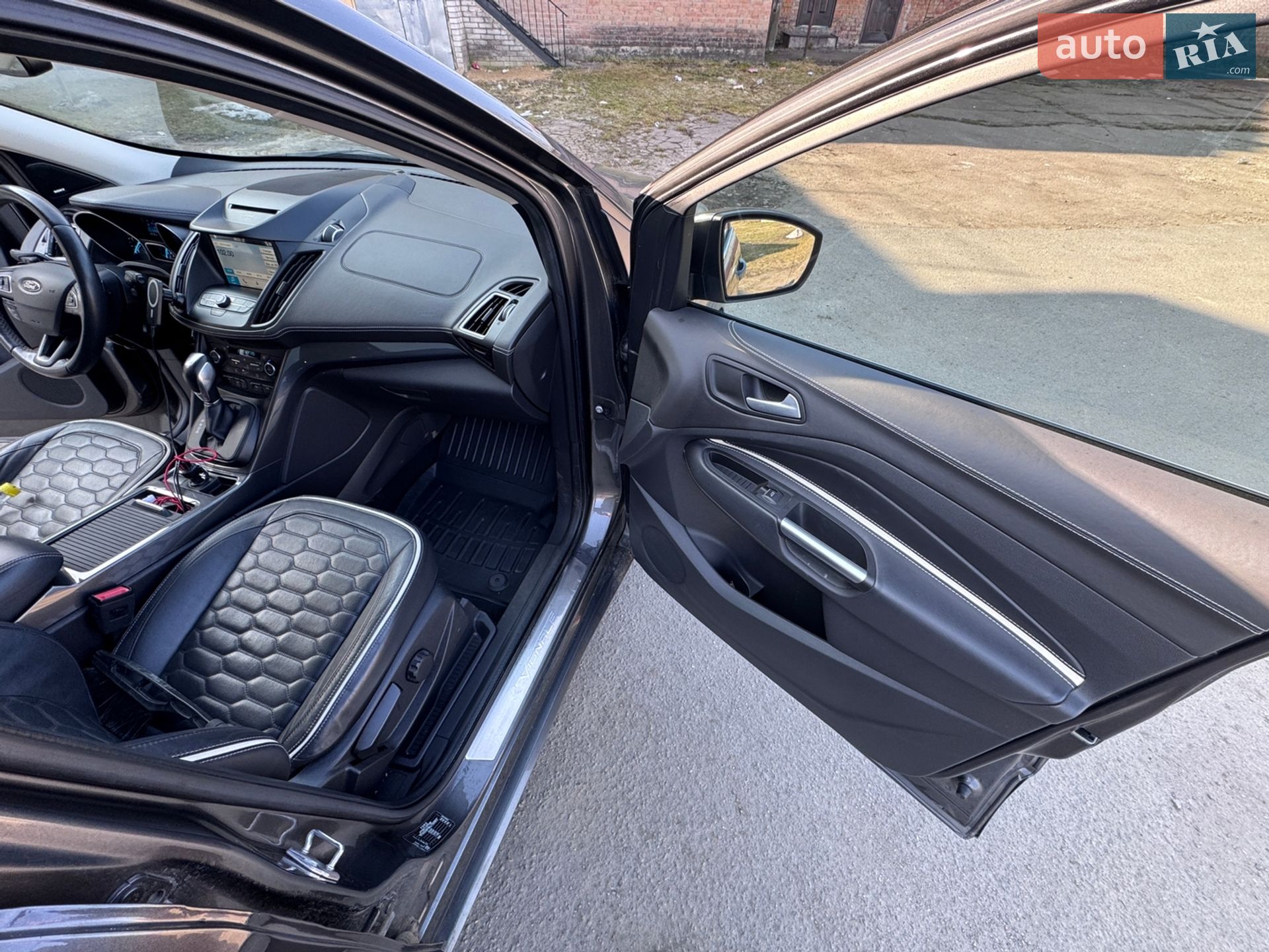 Ford Kuga 2018 VIN WF0AXXWPMAJT65925 фото оголошення 17 з 19