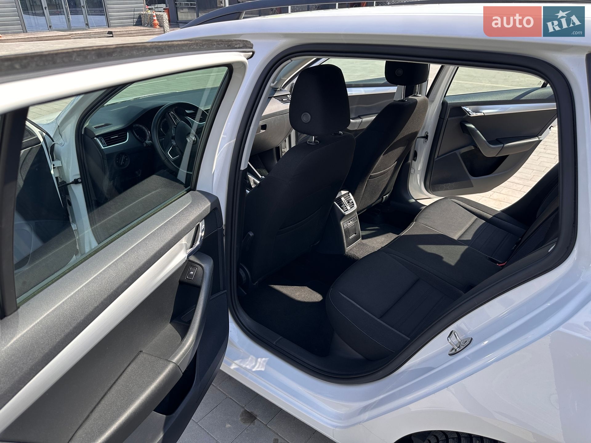 Skoda Octavia 2019 VIN TMBJG7NE4K0206292 фото оголошення 8 з 20