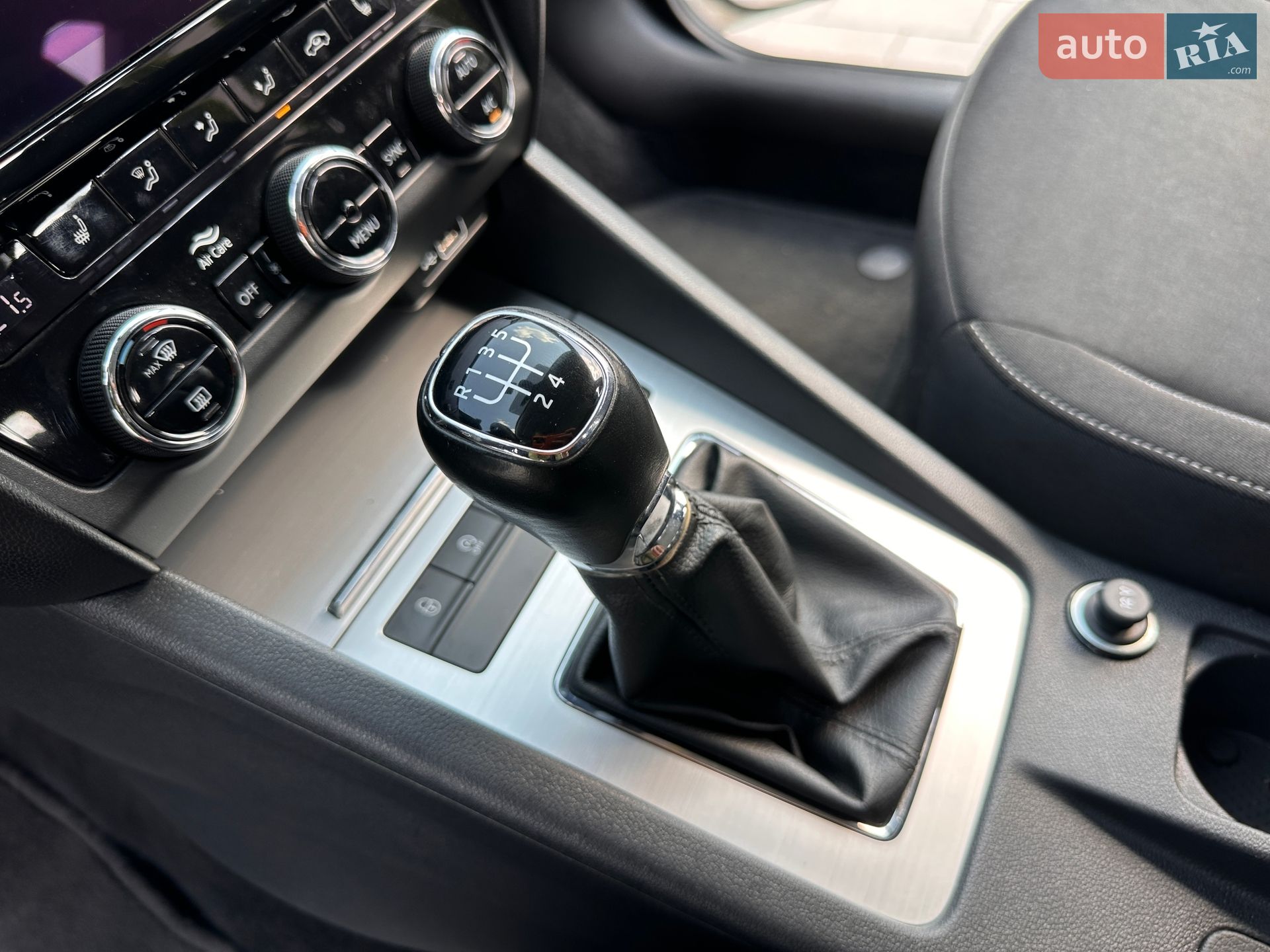 Skoda Octavia 2019 VIN TMBJG7NE4K0206292 фото оголошення 10 з 20