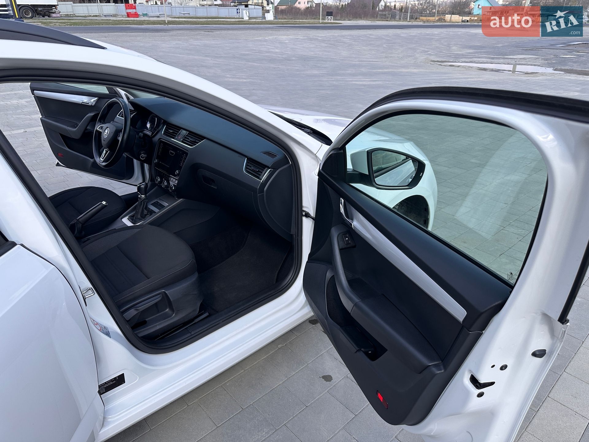Skoda Octavia 2019 VIN TMBJG7NE4K0206292 фото оголошення 13 з 20