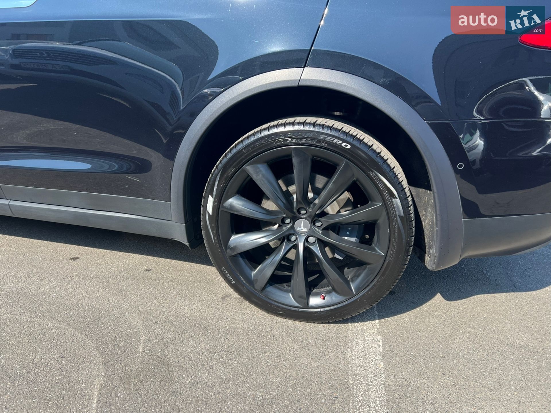 Tesla Model X 2018 VIN 5YJXCCE28JF097159 фото оголошення 9 з 53