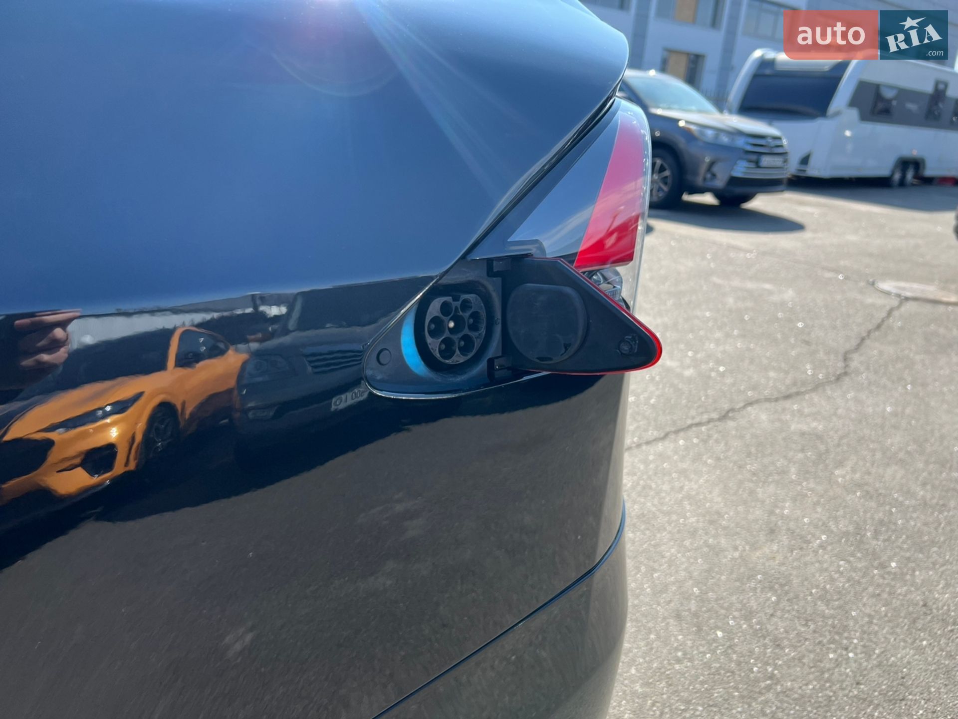 Tesla Model X 2018 VIN 5YJXCCE28JF097159 фото оголошення 12 з 53