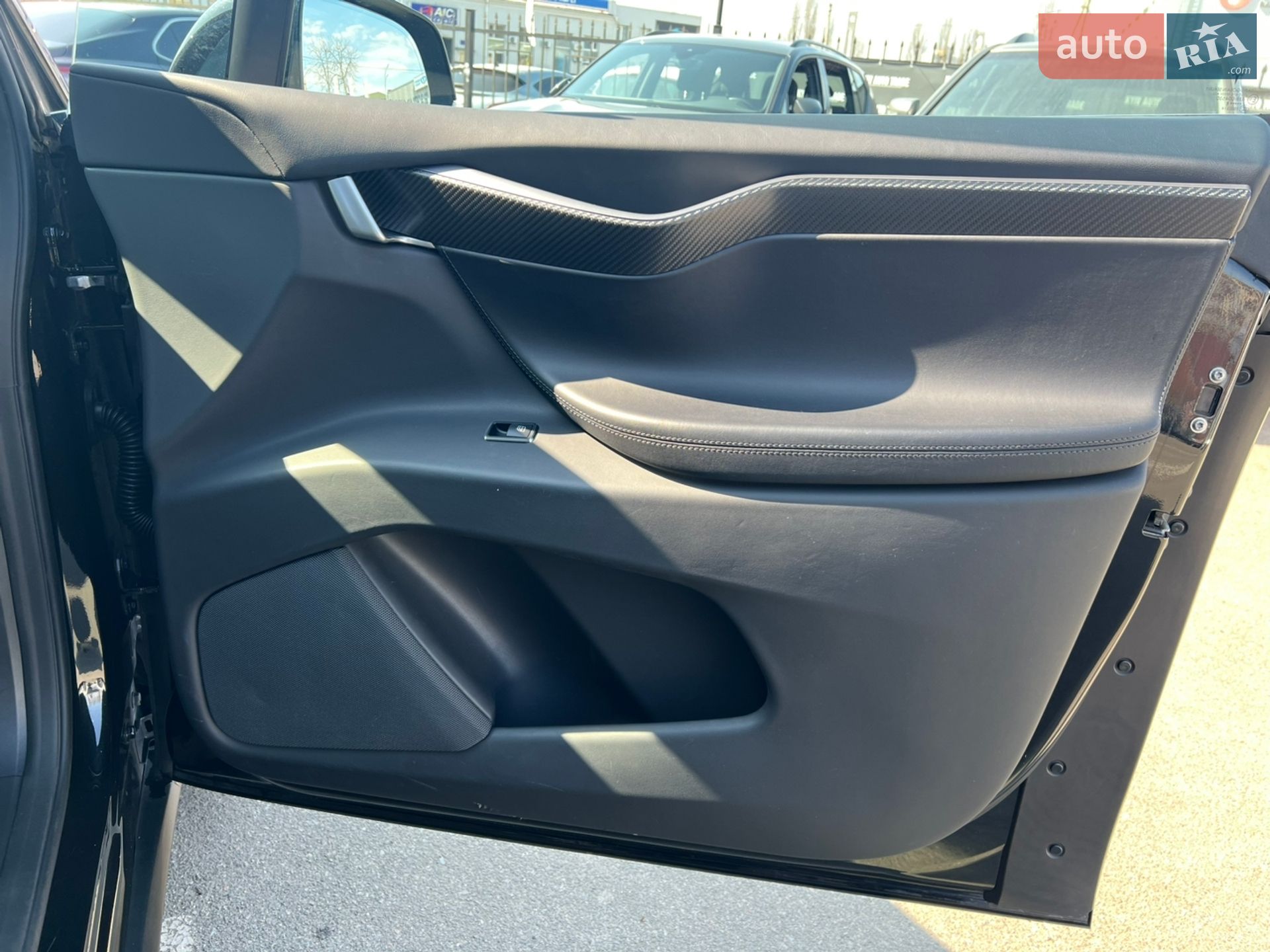 Tesla Model X 2018 VIN 5YJXCCE28JF097159 фото оголошення 34 з 53
