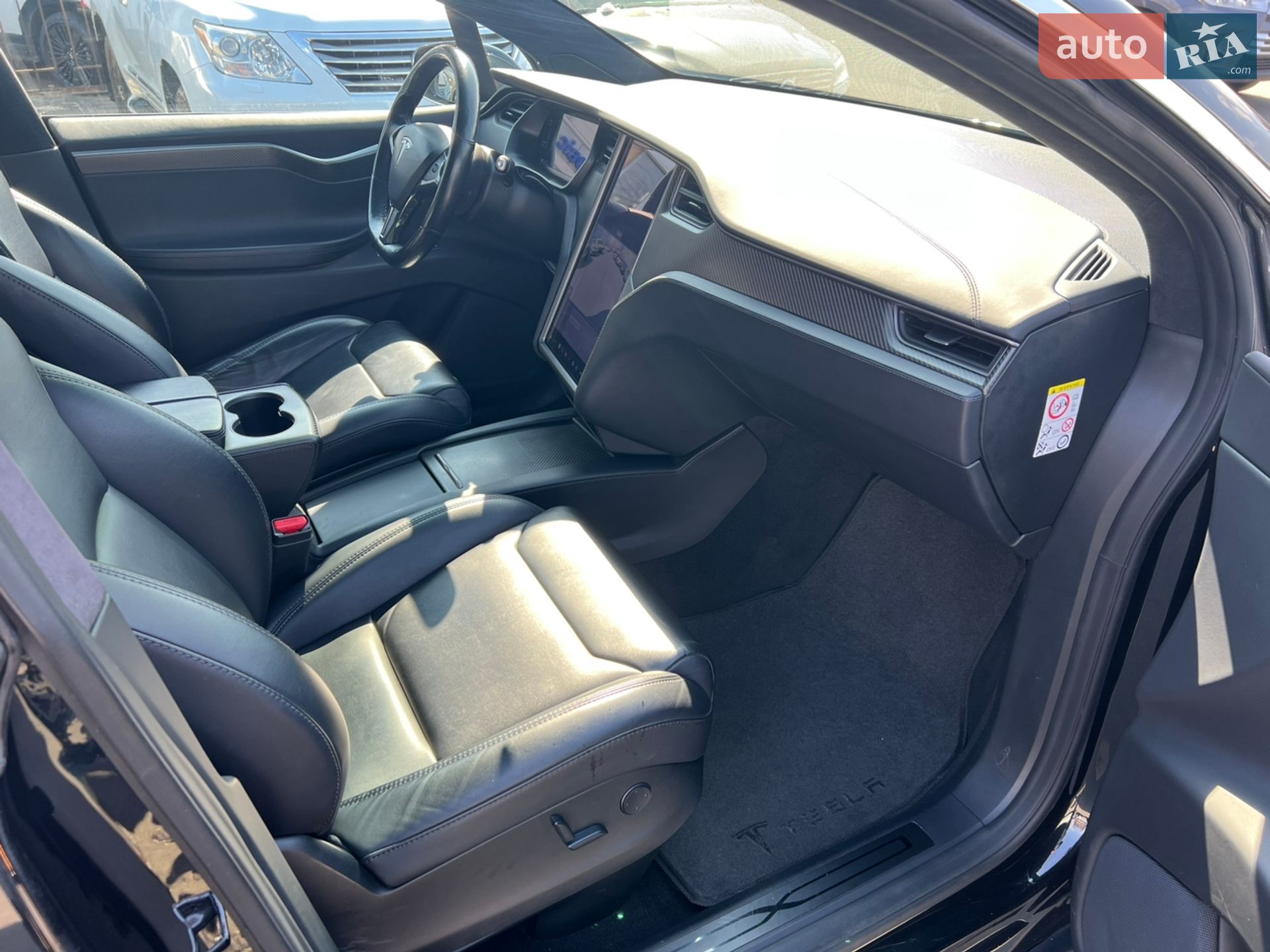 Tesla Model X 2018 VIN 5YJXCCE28JF097159 фото оголошення 37 з 53