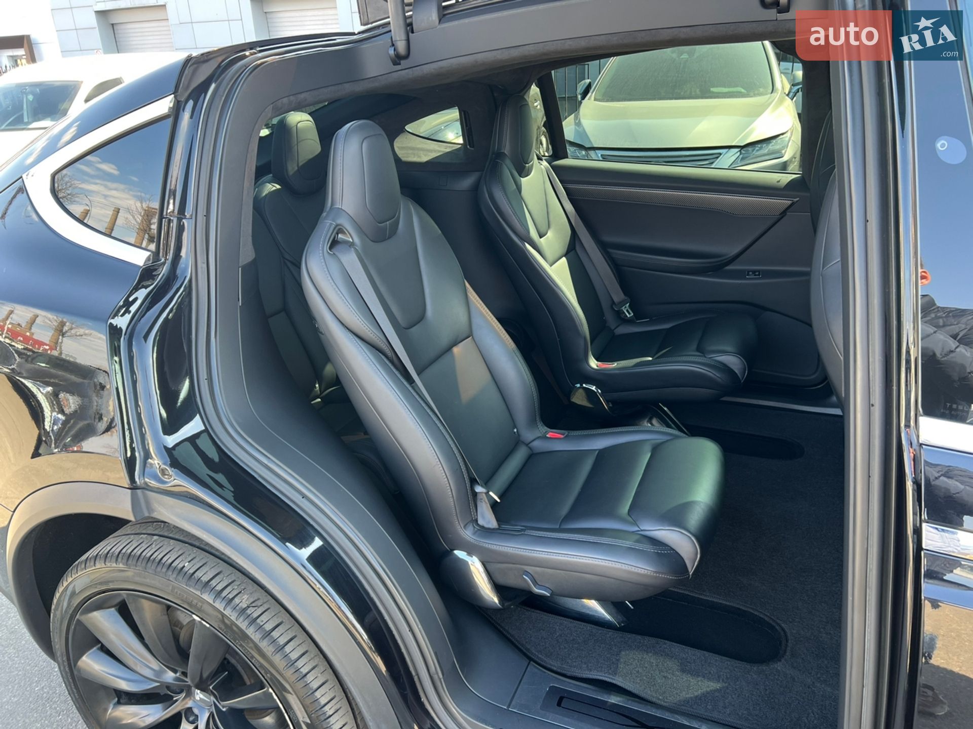 Tesla Model X 2018 VIN 5YJXCCE28JF097159 фото оголошення 38 з 53