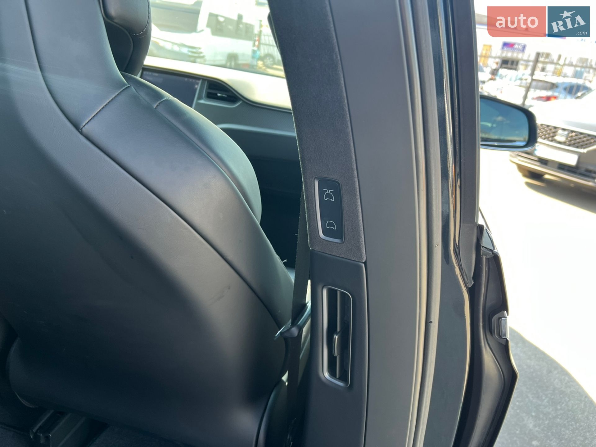 Tesla Model X 2018 VIN 5YJXCCE28JF097159 фото оголошення 41 з 53