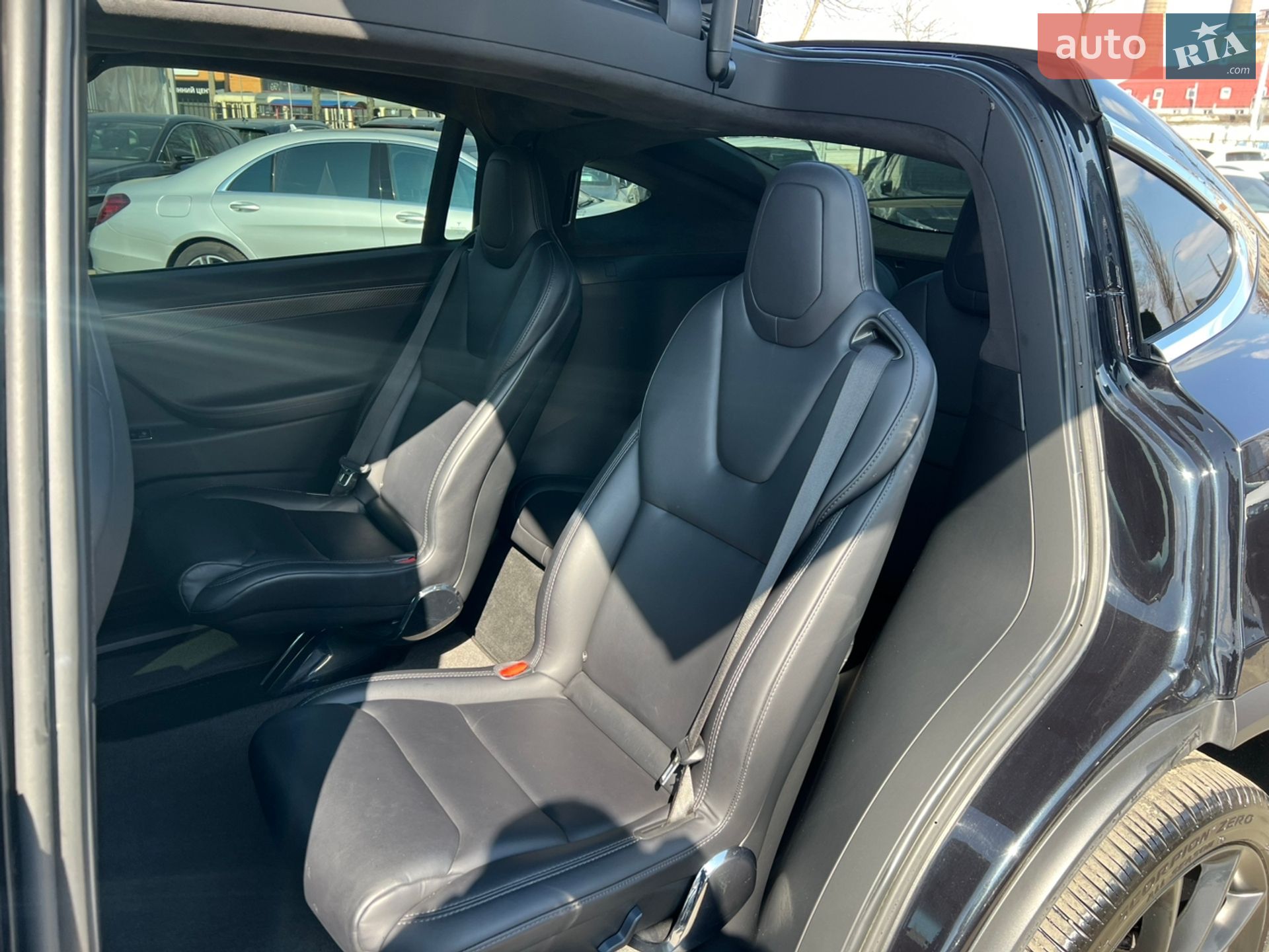Tesla Model X 2018 VIN 5YJXCCE28JF097159 фото оголошення 42 з 53