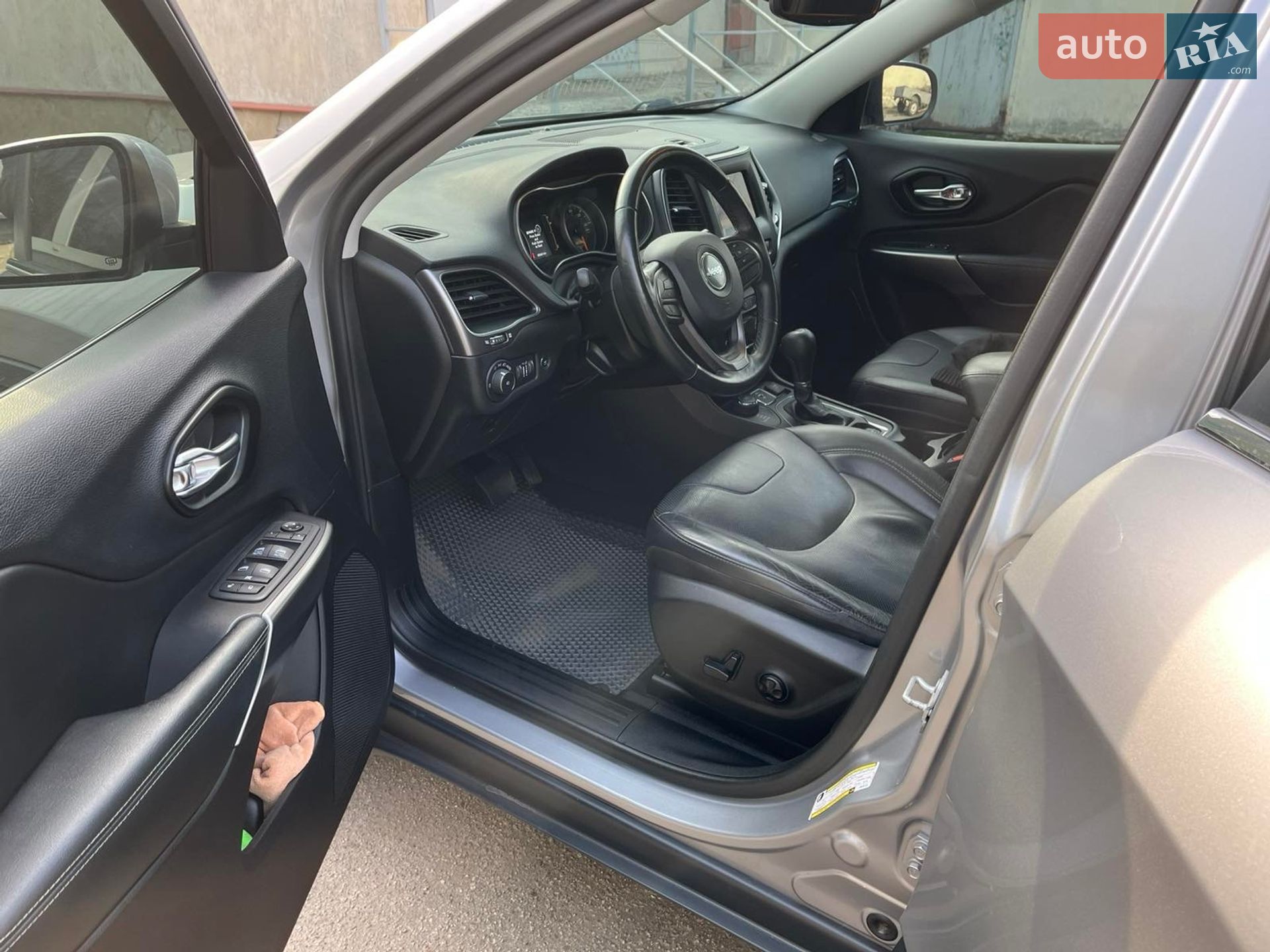 Jeep Cherokee 2020 VIN 1C4PJMLX8LD635122 фото оголошення 5 з 12