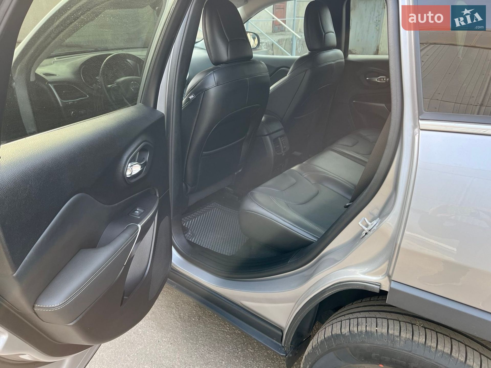 Jeep Cherokee 2020 VIN 1C4PJMLX8LD635122 фото оголошення 6 з 12