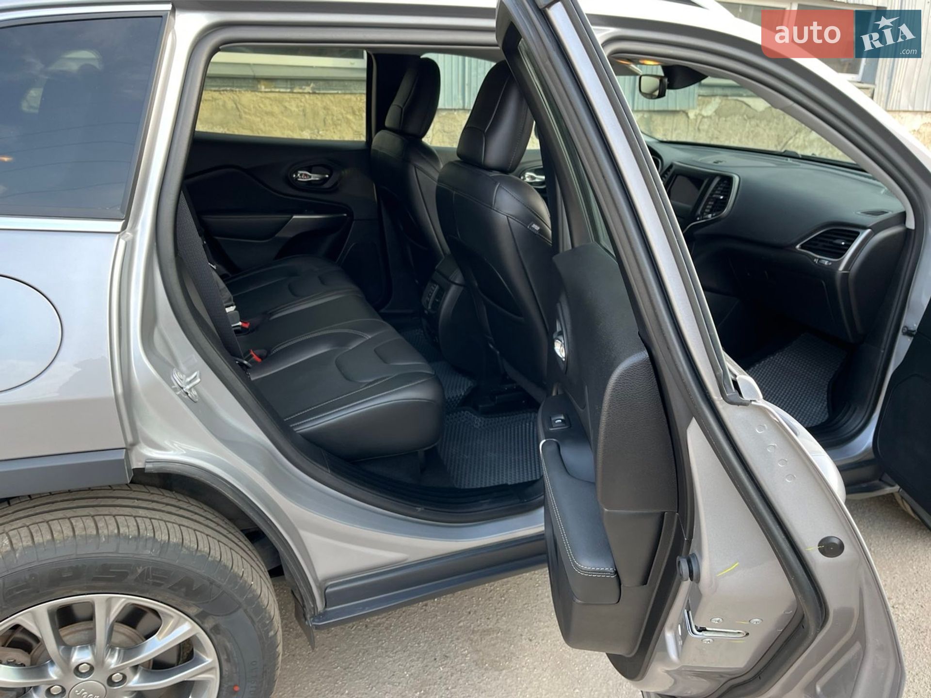 Jeep Cherokee 2020 VIN 1C4PJMLX8LD635122 фото оголошення 8 з 12