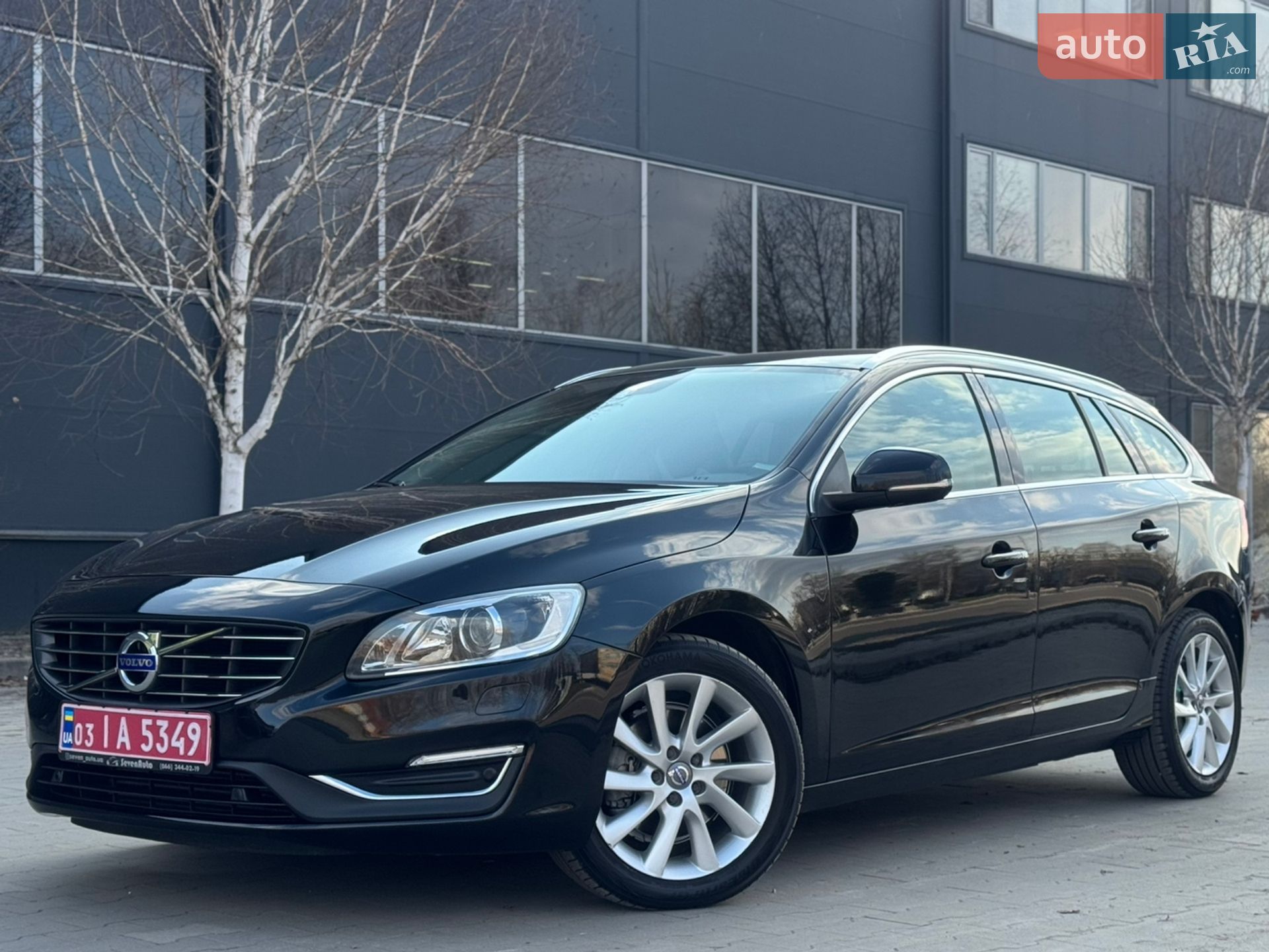 Volvo V60 2015 VIN YV1FWA8CDG1289707 фото оголошення 2 з 75