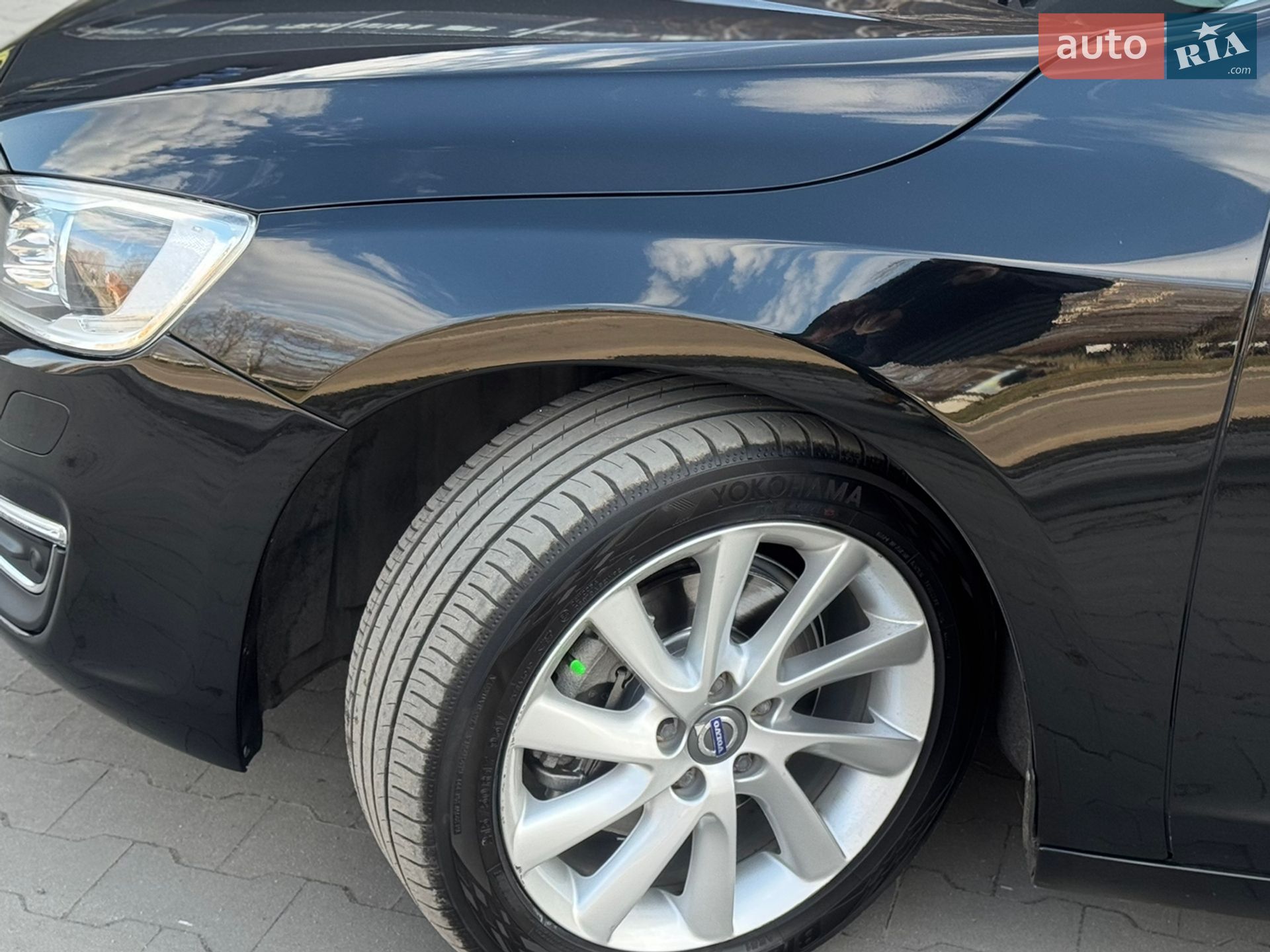 Volvo V60 2015 VIN YV1FWA8CDG1289707 фото оголошення 4 з 75