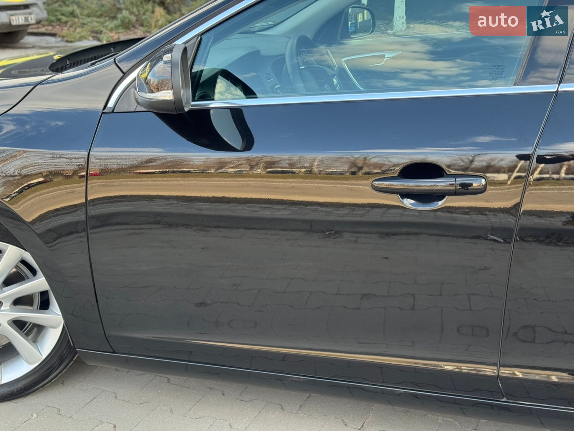 Volvo V60 2015 VIN YV1FWA8CDG1289707 фото оголошення 5 з 75