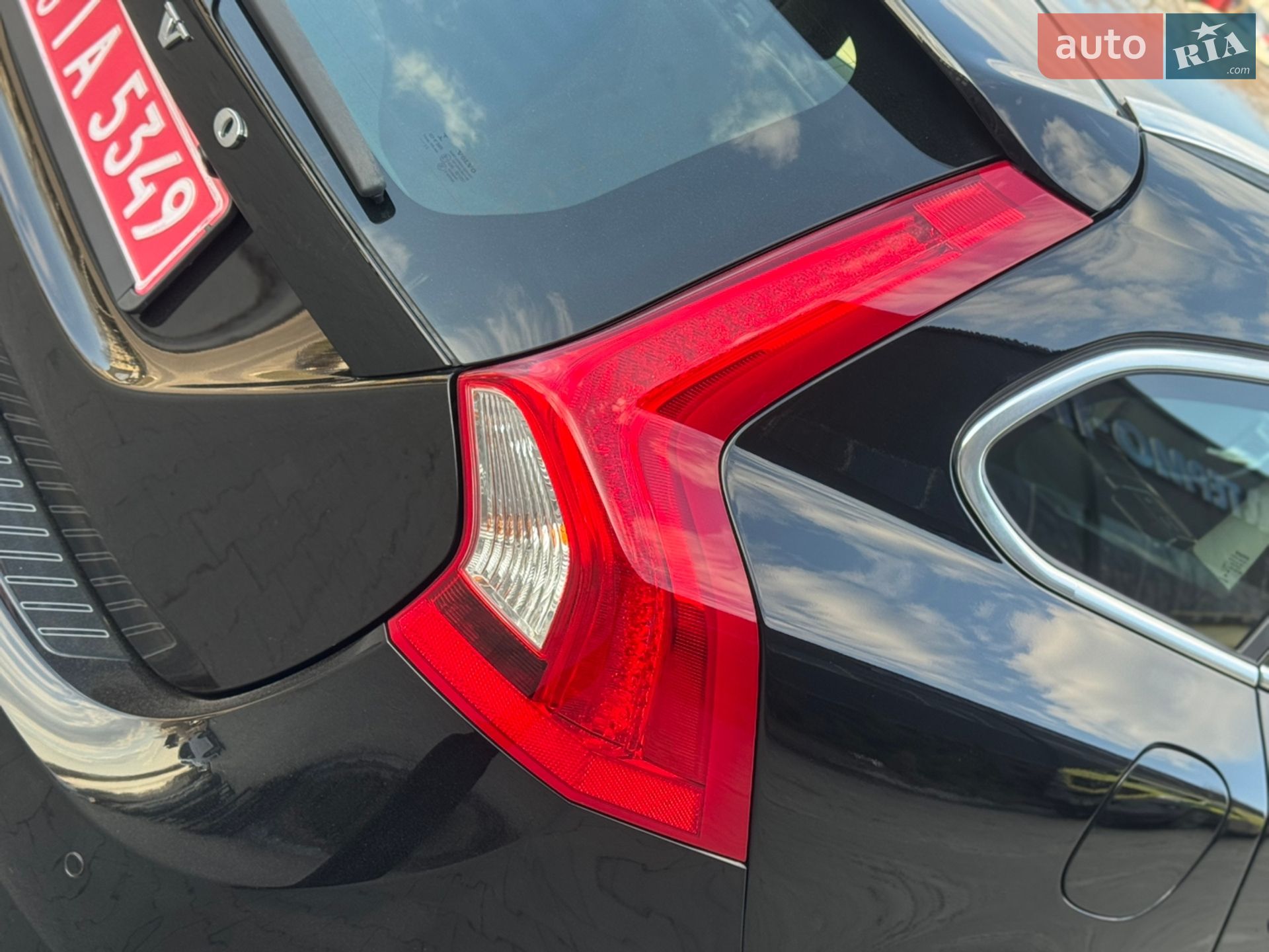 Volvo V60 2015 VIN YV1FWA8CDG1289707 фото оголошення 21 з 75