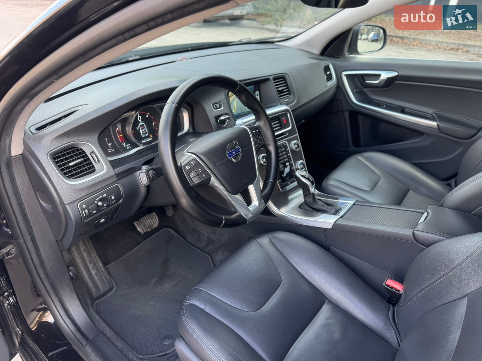 Volvo V60 2015 VIN YV1FWA8CDG1289707 фото оголошення 30 з 75