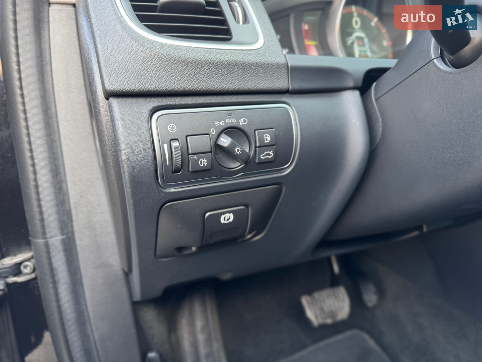 Volvo V60 2015 VIN YV1FWA8CDG1289707 фото оголошення 31 з 75