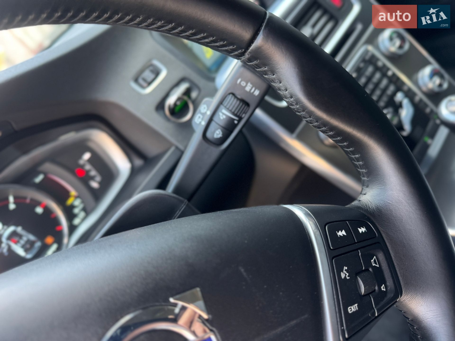Volvo V60 2015 VIN YV1FWA8CDG1289707 фото оголошення 34 з 75