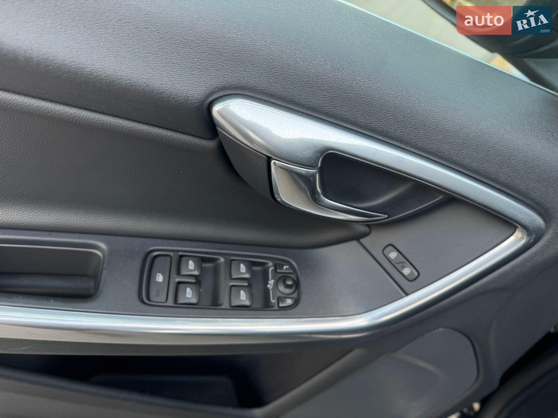 Volvo V60 2015 VIN YV1FWA8CDG1289707 фото оголошення 46 з 75