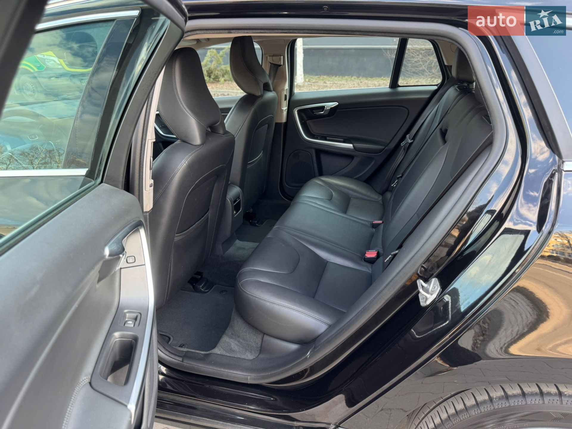 Volvo V60 2015 VIN YV1FWA8CDG1289707 фото оголошення 47 з 75