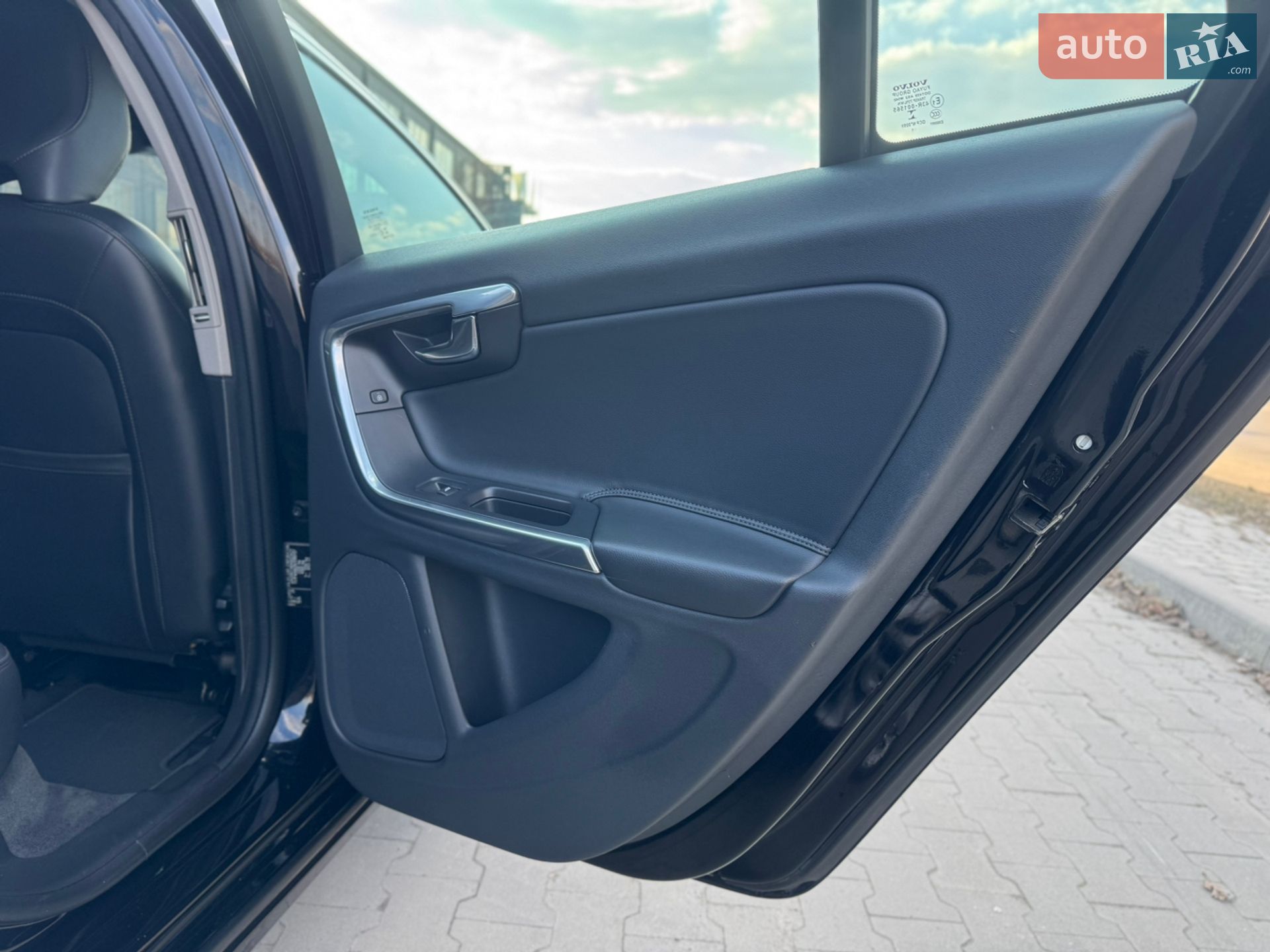 Volvo V60 2015 VIN YV1FWA8CDG1289707 фото оголошення 58 з 75