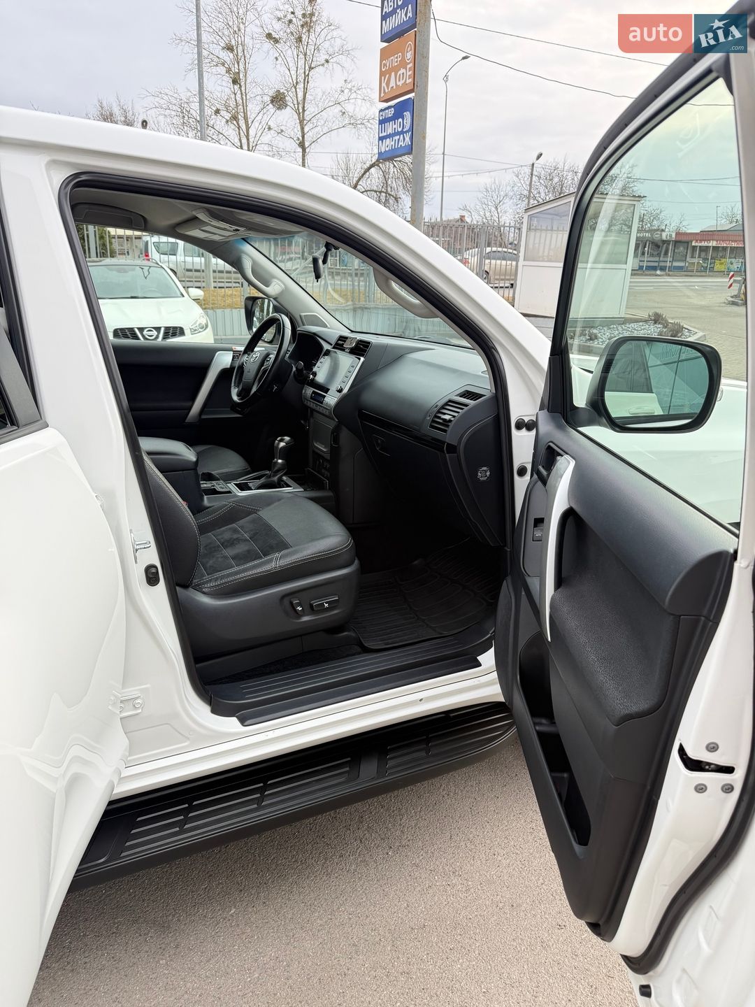 Toyota Land Cruiser Prado 2022 VIN JTEBR3FJ00K257336 фото оголошення 4 з 11