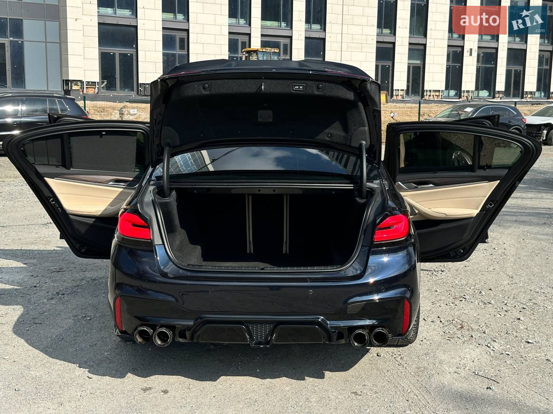 BMW 5 Series 2019 VIN WBAJS7C05LCD17441 фото оголошення 12 з 38