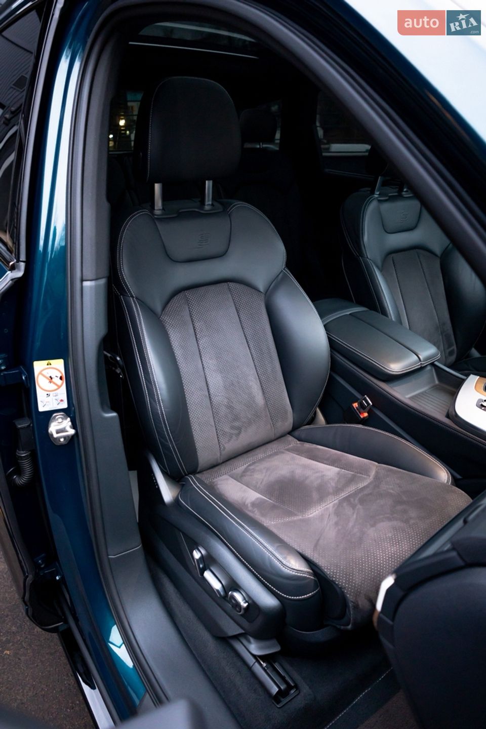 Audi Q7 2019 VIN WAUZZZ4M5KD031283 фото оголошення 13 з 22