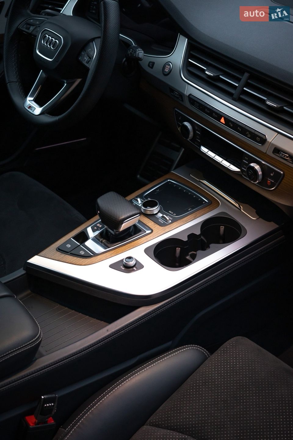 Audi Q7 2019 VIN WAUZZZ4M5KD031283 фото оголошення 14 з 22
