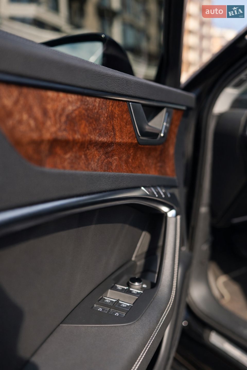 Audi A6 2018 VIN WAUL2AF28KN028170 фото оголошення 5 з 21