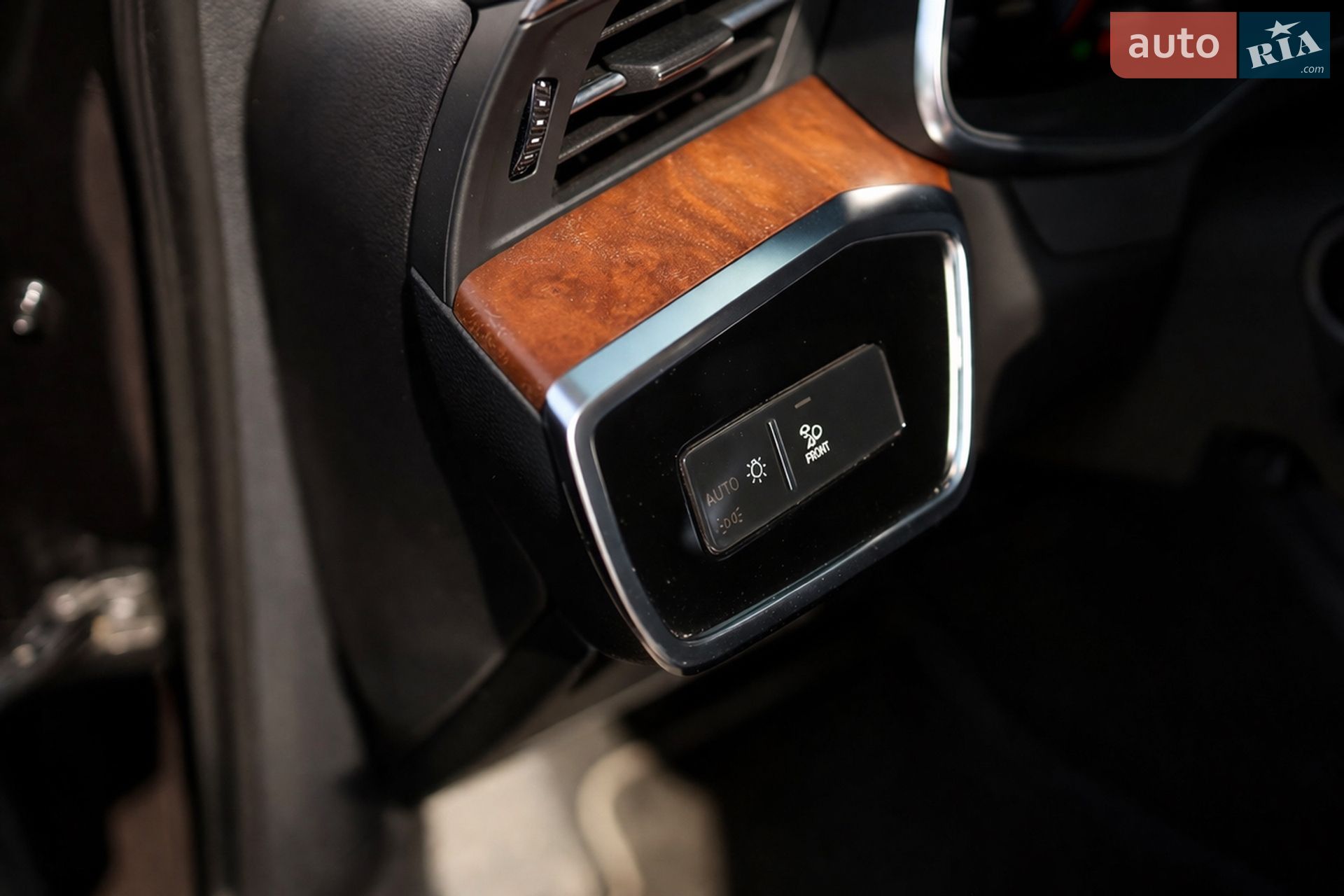 Audi A6 2018 VIN WAUL2AF28KN028170 фото оголошення 6 з 21