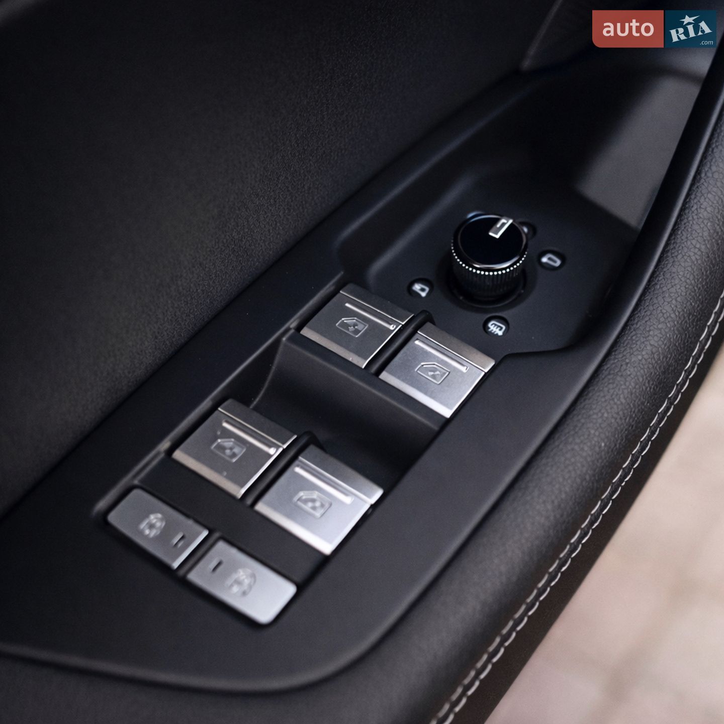 Audi A6 2018 VIN WAUL2AF28KN028170 фото оголошення 7 з 21