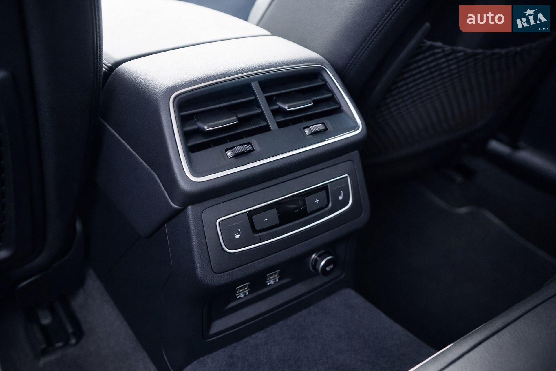 Audi A6 2018 VIN WAUL2AF28KN028170 фото оголошення 10 з 21