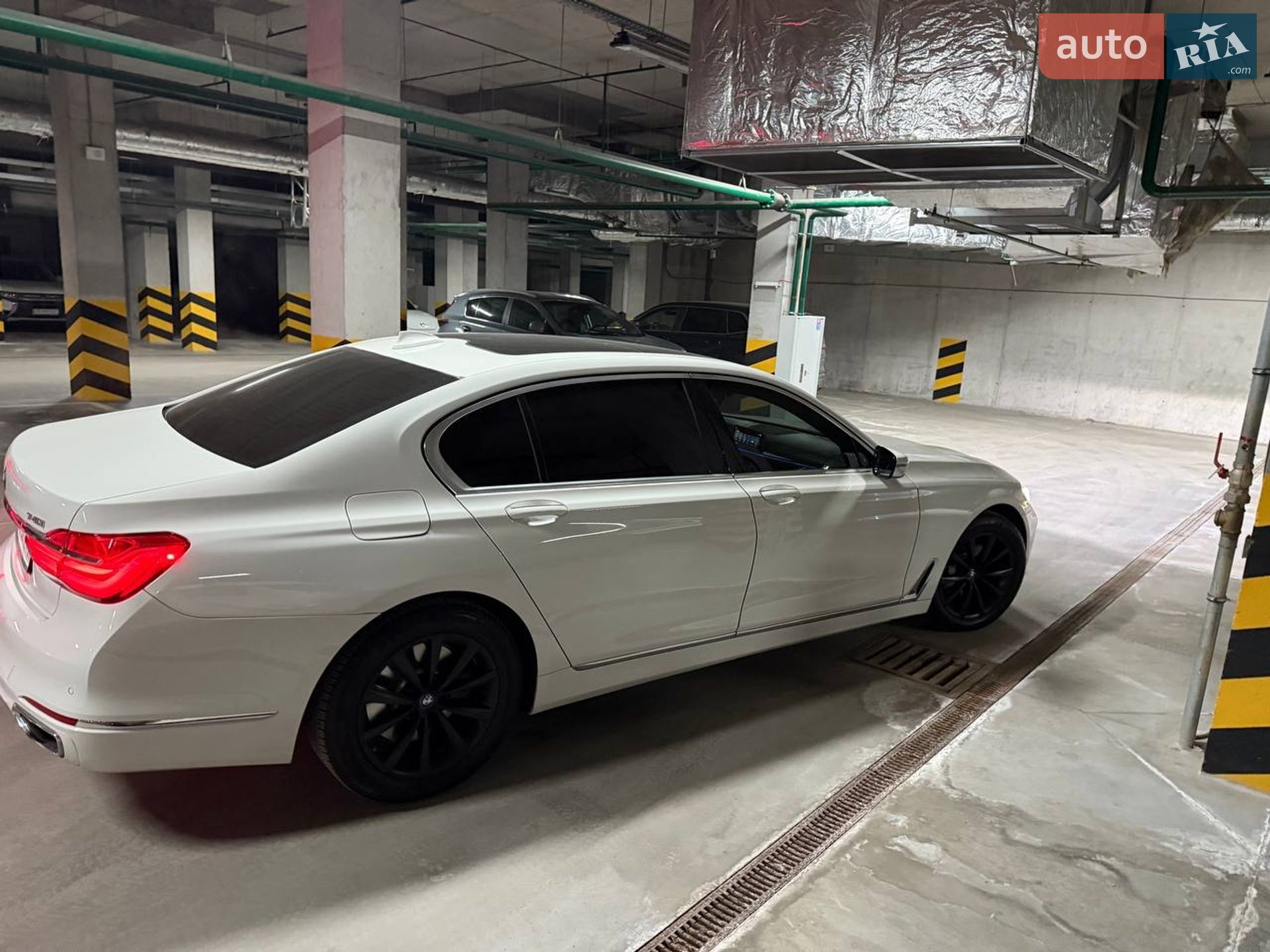 BMW 7 Series 2015 VIN WBA7E2C56GG504151 фото оголошення 7 з 25