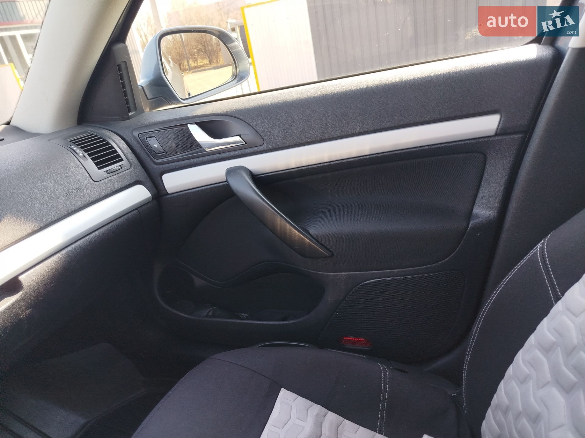Skoda Octavia 2010 VIN TMBHM61Z8B8015731 фото оголошення 3 з 16