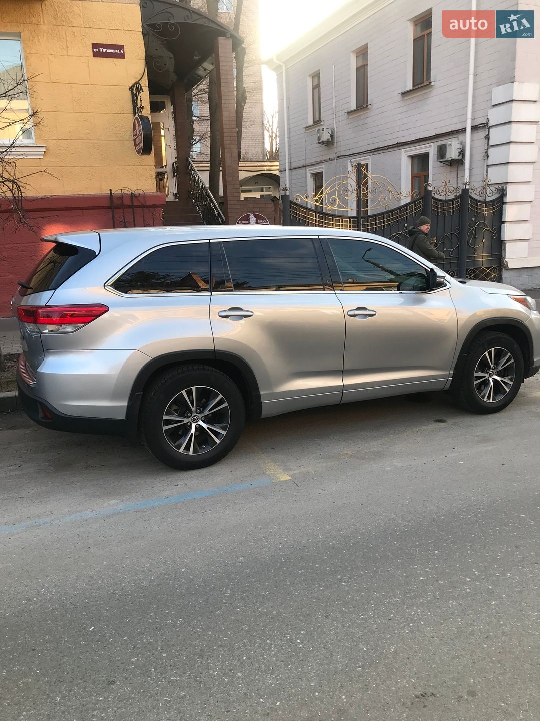 Toyota Highlander 2017 VIN 5TDZARFH7HS029171 фото оголошення 4 з 9
