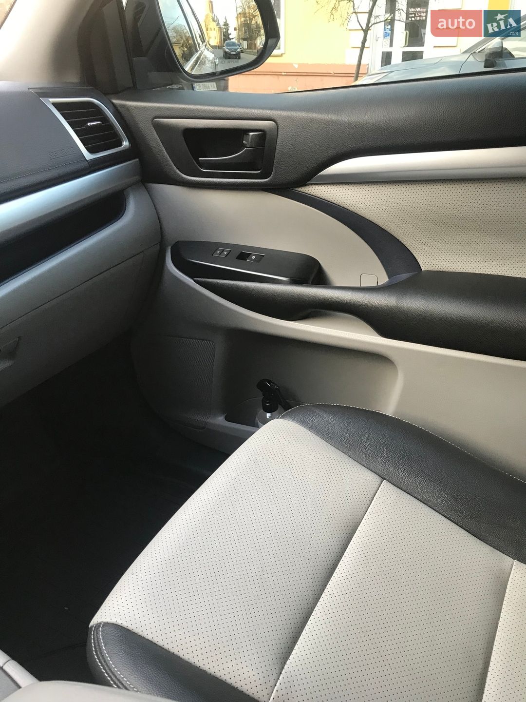 Toyota Highlander 2017 VIN 5TDZARFH7HS029171 фото оголошення 8 з 9