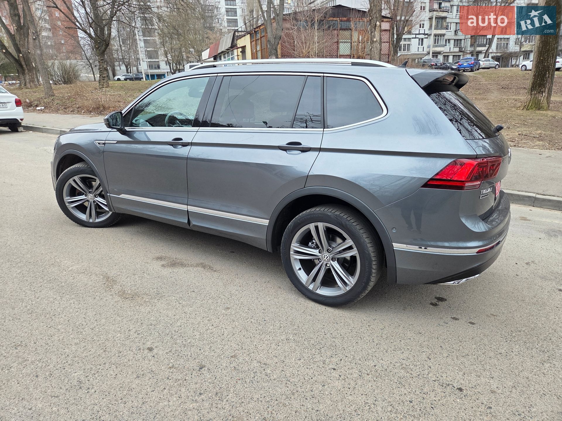 Volkswagen Tiguan 2019 VIN WVGZZZ5NZKM002526 фото оголошення 13 з 192