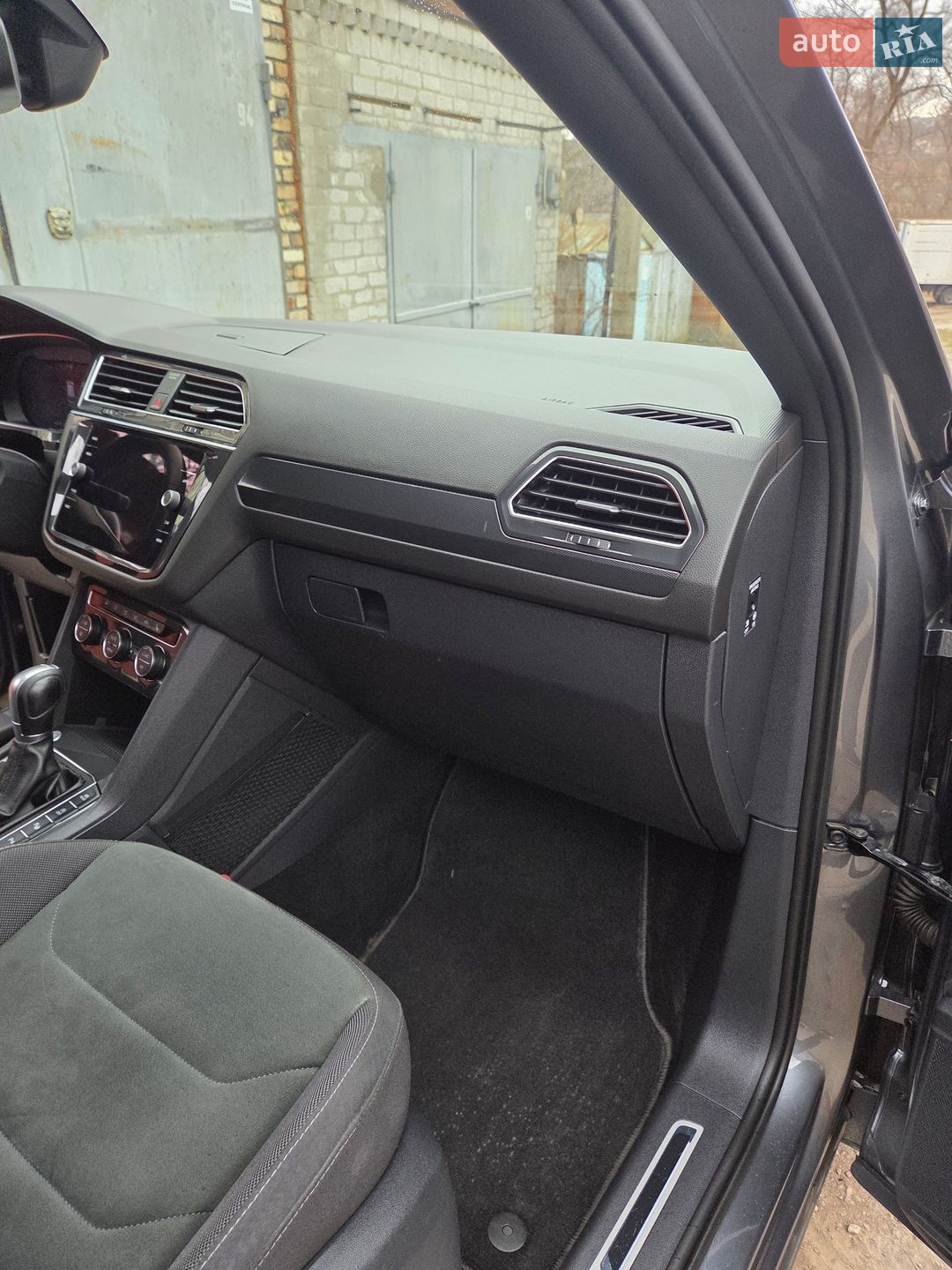 Volkswagen Tiguan 2019 VIN WVGZZZ5NZKM002526 фото оголошення 9 з 192