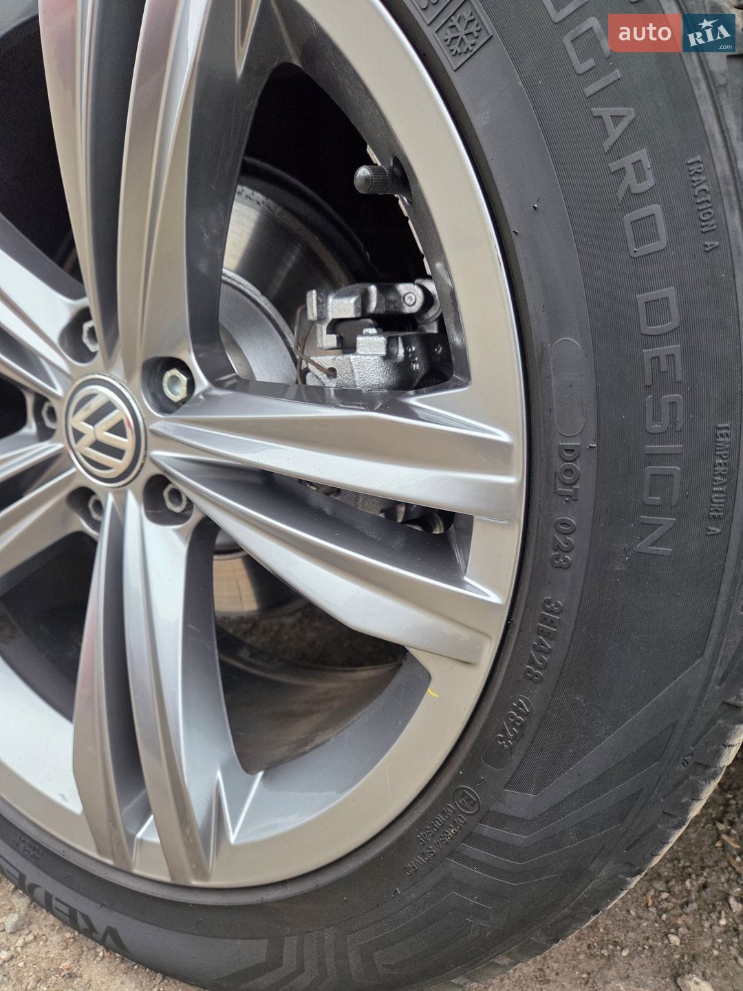 Volkswagen Tiguan 2019 VIN WVGZZZ5NZKM002526 фото оголошення 10 з 192