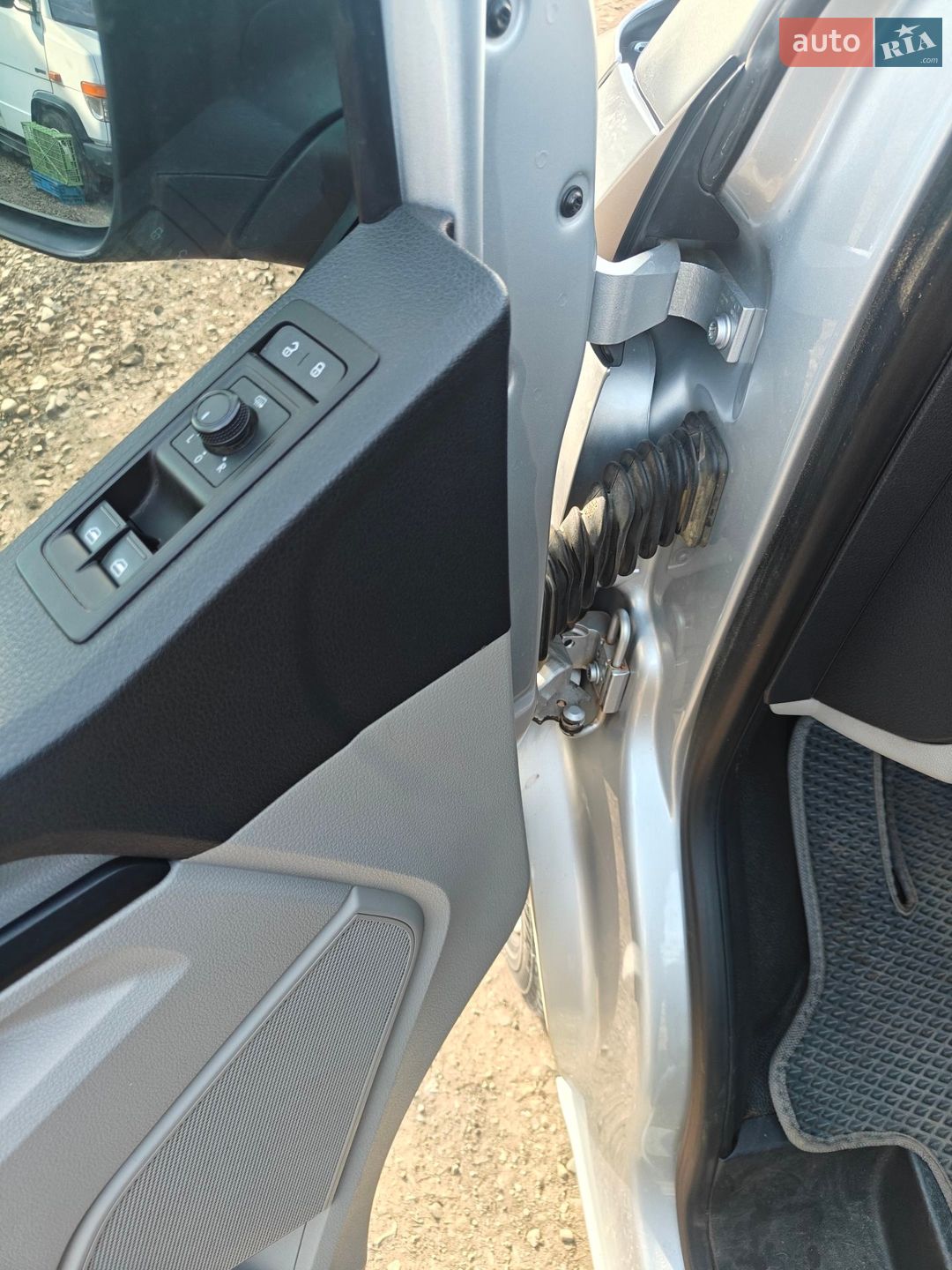 Volkswagen Transporter 2016 VIN WV1ZZZ7HZHH002462 фото оголошення 20 з 46