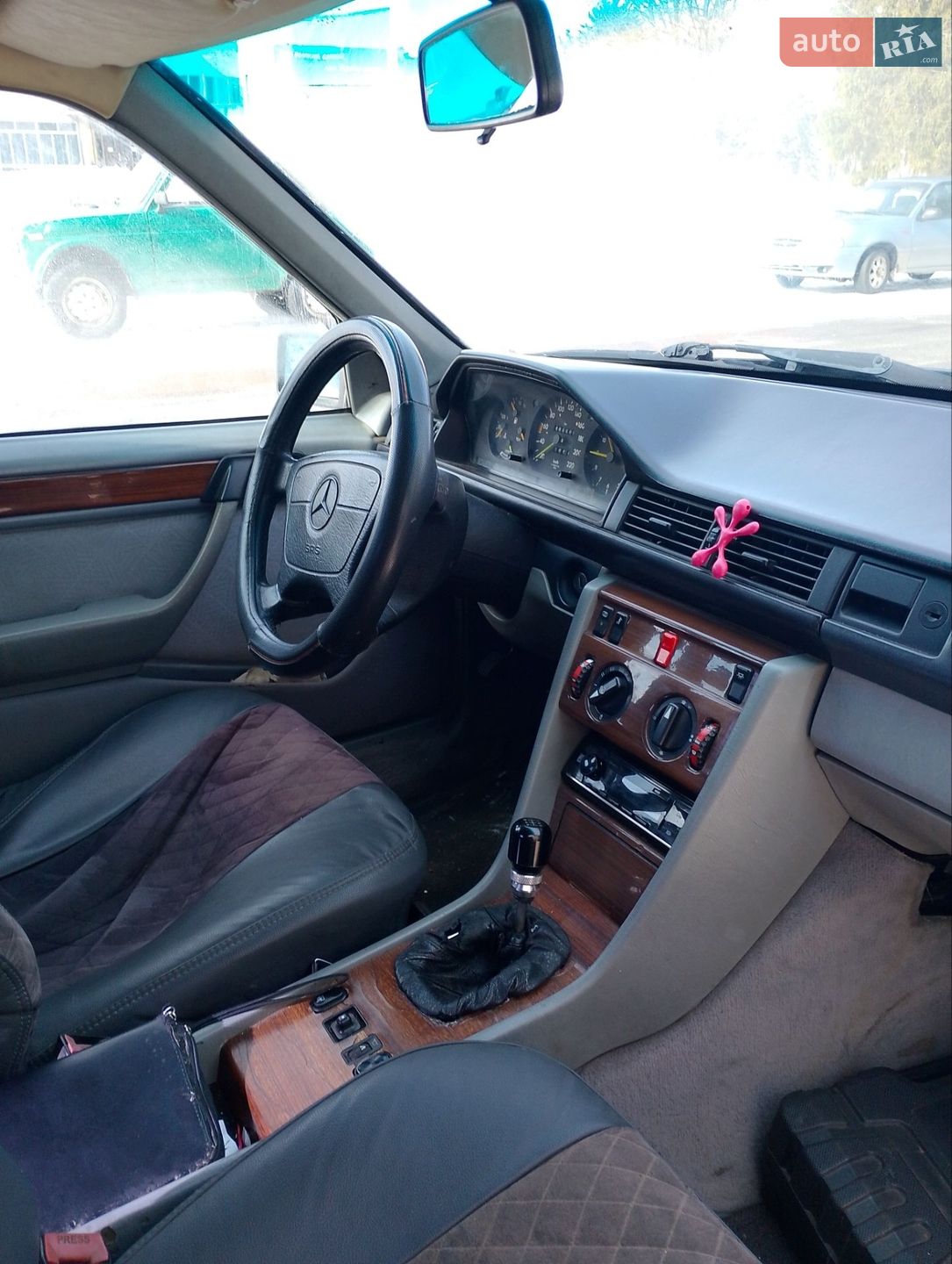 Mercedes-Benz E-Class 1989 VIN WDB1240201A834670 фото оголошення 2 з 7