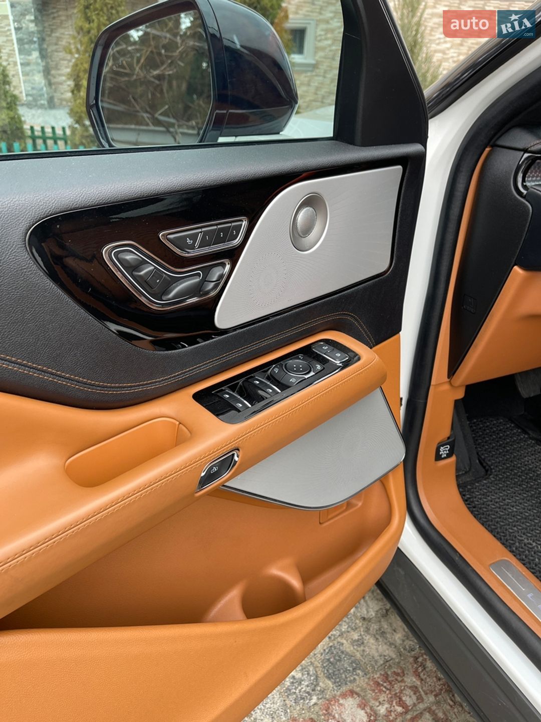 Lincoln Aviator 2023 VIN 5LM5J9XCXPGL05782 фото оголошення 13 з 64