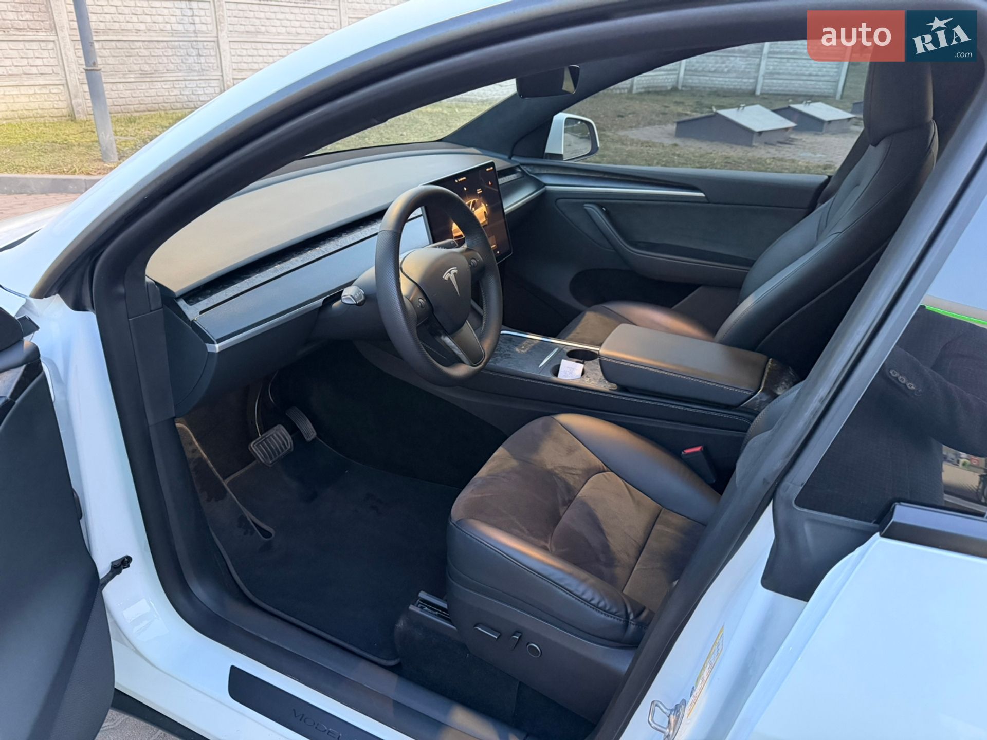 Tesla Model Y 2024 VIN 7SAYGDEE4RA304716 фото оголошення 6 з 51
