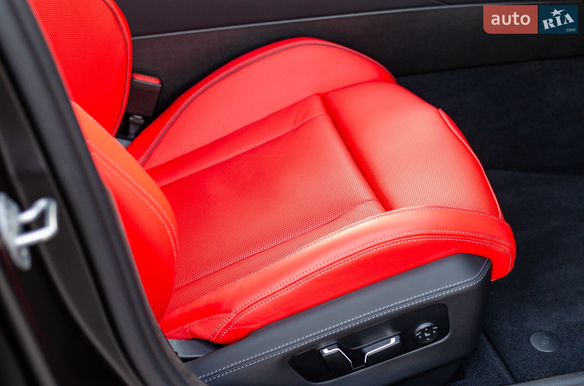 BMW M5 2024 VIN WBS81FK000CT93988 фото оголошення 36 з 40